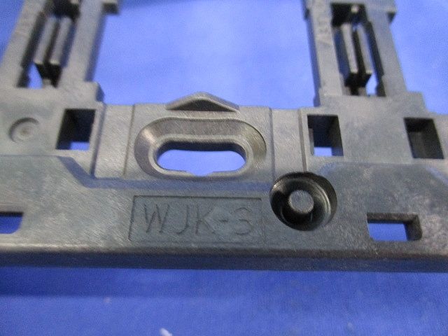 絶縁取付枠 3連用(10個入) WJK-3