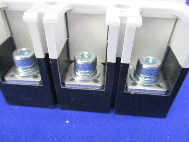 ノントリップスイッチ AC220V 225A 3P(キズ・汚れ有) NSR223-225