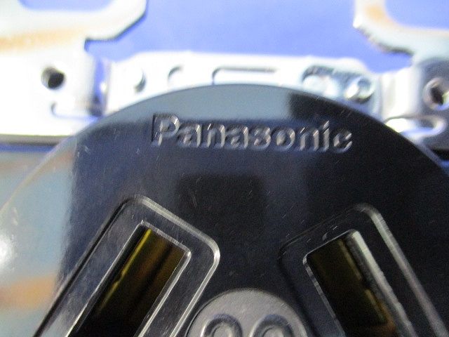 埋込コンセント30A250V WF1330K