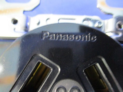 埋込コンセント30A250V WF1330K