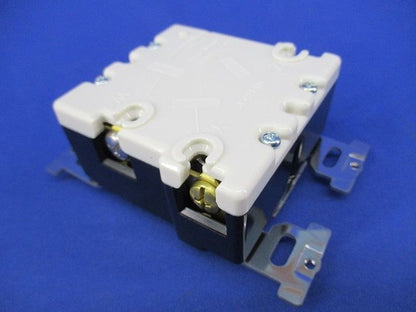 埋込コンセント30A250V WF1330K