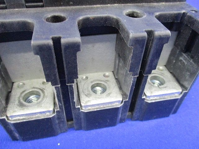 サーキットブレーカ3P175A(箱違い)(キズ・汚れ有) NE223