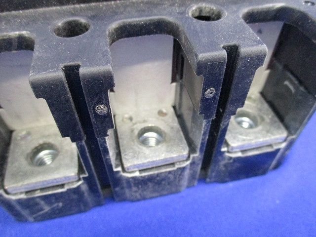 サーキットブレーカ3P175A(箱違い)(キズ・汚れ有) NE223