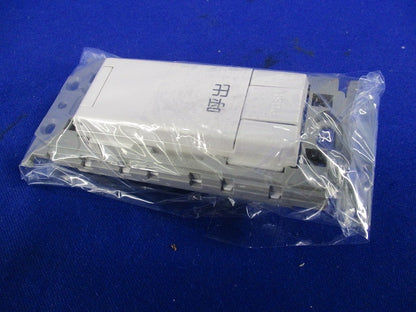 にぎり釦専用埋込コンセント WTF44994
