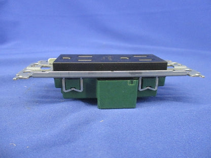 埋込接地ダブルコンセント(金属枠付)(マットブラック) WTL13123MB