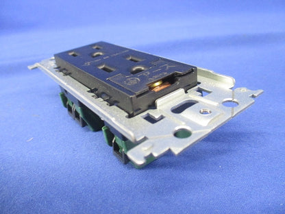 埋込アースターミナル付接地ダブルコンセント 金属枠付 マットブラック WTL11323MB