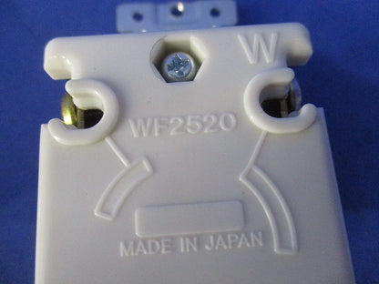 接地2P20A引掛埋込コンセント(5個入)(キズ・汚れ有) WF2520