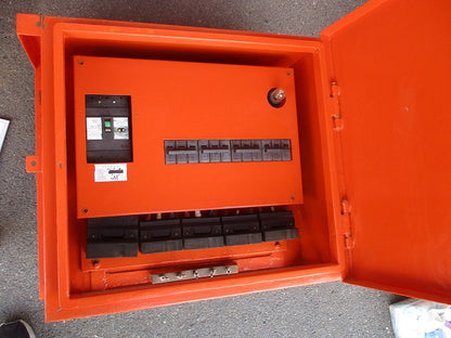 仮設用キャビネット 動力分電盤125A 鉄製 オレンジ(ジャンク品) GB-123EA他