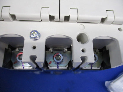 ノーヒューズブレーカ3P125A(アラームスイッチ付)(箱違い) NF250-CV