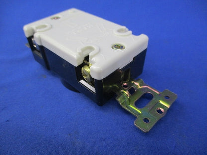 埋込コンセント(5個入)(傷・汚れ有) WF1320K