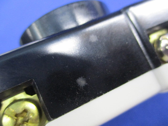 埋込コンセント(5個入)(傷・汚れ有) WF1320K