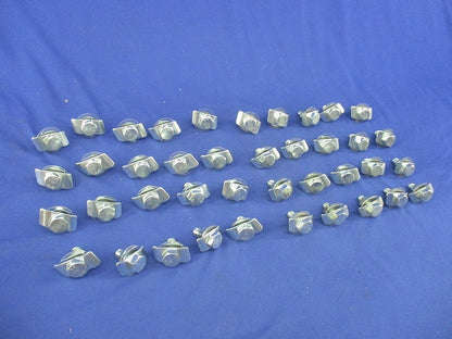 本体下向き器具取付金具(傷・汚れ有)(40個入) DC305B