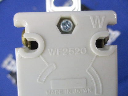 接地2P20A引掛埋込コンセント(5個入) WF2520