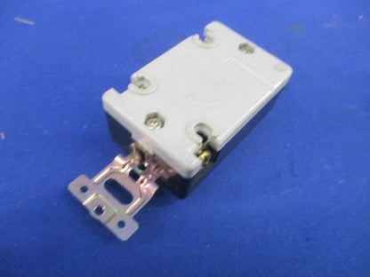 引掛埋込コンセント(6個入)(キズ・汚れ有) National WF2320K