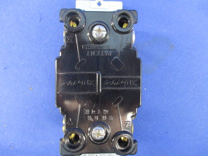 引掛埋込コンセント(傷・汚れ有) HM2879