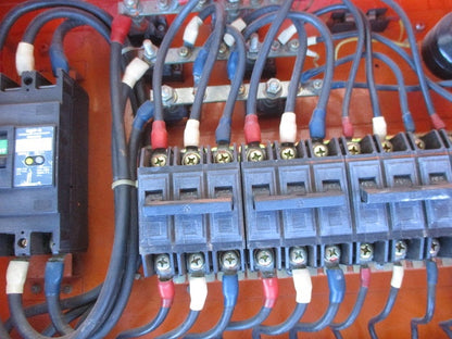 仮設用キャビネット 動力分電盤125A 鉄製 オレンジ(ジャンク品) GB-123EA他