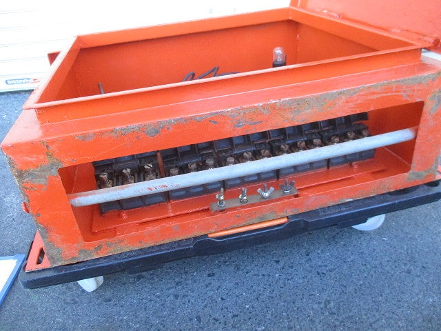 仮設用キャビネット 動力分電盤125A 鉄製 オレンジ(ジャンク品) GB-123EA他