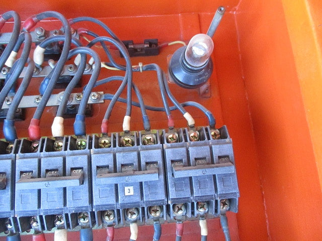 仮設用キャビネット 動力分電盤125A 鉄製 オレンジ(ジャンク品) GB-123EA他