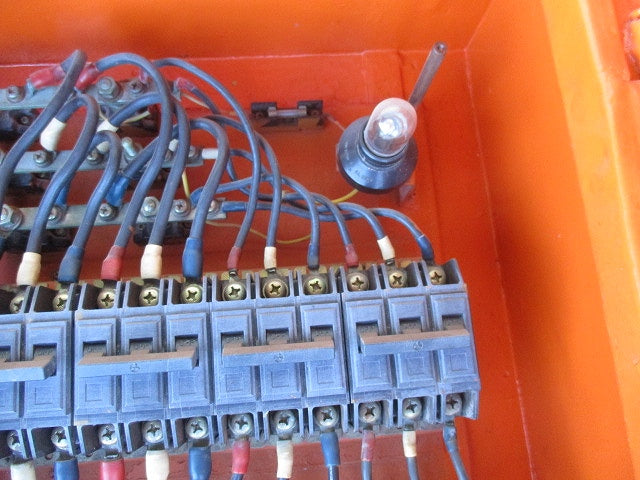 仮設用キャビネット 動力分電盤125A 鉄製 オレンジ(ジャンク品) GB-123EA他