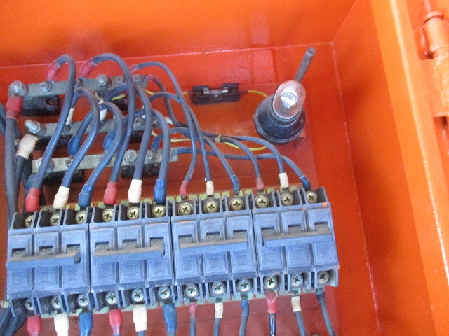 仮設用キャビネット 動力分電盤125A 鉄製 オレンジ(ジャンク品) 型番不明