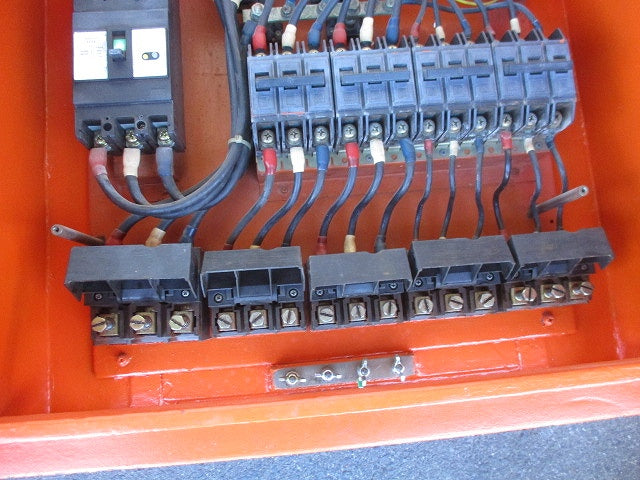 仮設用キャビネット 動力分電盤125A 鉄製 オレンジ(ジャンク品) 型番不明