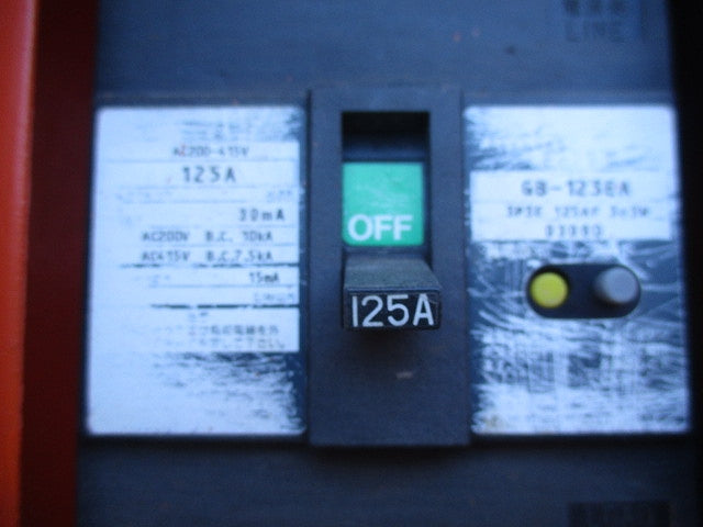 仮設用キャビネット 動力分電盤125A 鉄製 オレンジ(ジャンク品) GB-123EA