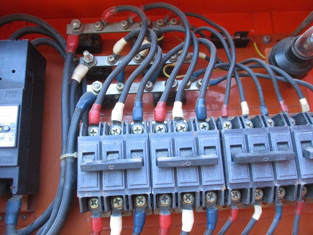 仮設用キャビネット 動力分電盤125A 鉄製 オレンジ(ジャンク品) GB-123EA