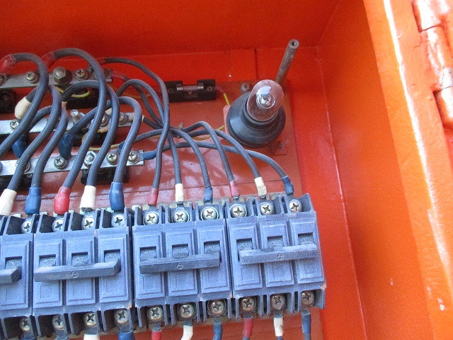 仮設用キャビネット 動力分電盤125A 鉄製 オレンジ(ジャンク品) GB-123EA