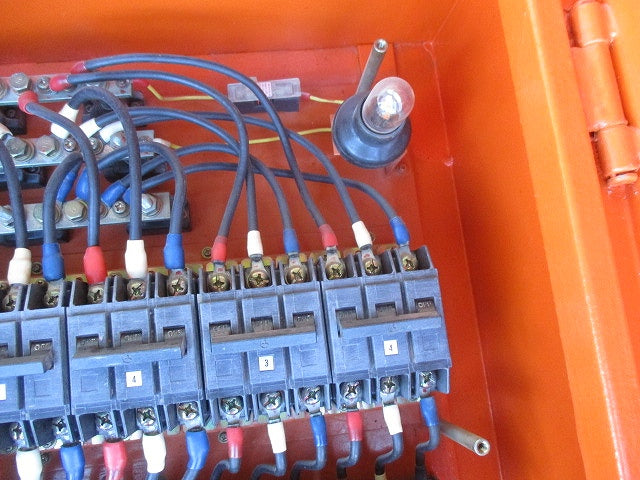 仮設用キャビネット 動力分電盤125A 鉄製 オレンジ(ジャンク品) GB-123EA他