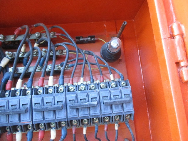 仮設用キャビネット 動力分電盤125A 鉄製 オレンジ(ジャンク品) GB-123EA他