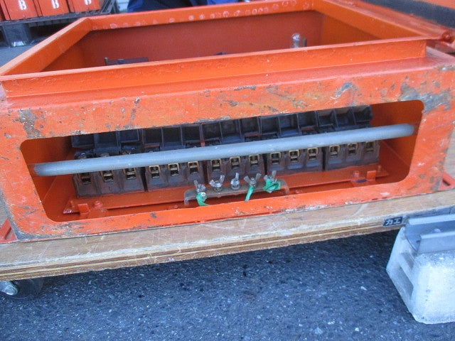 仮設用キャビネット 動力分電盤125A 鉄製 オレンジ(ジャンク品) GB-123E他