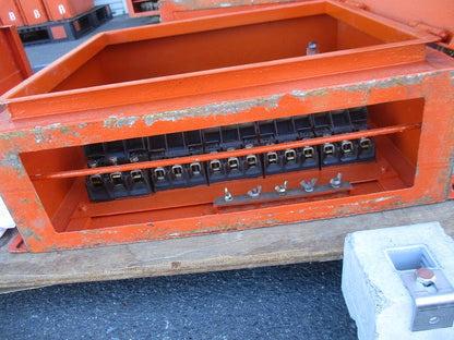 仮設用キャビネット 動力分電盤125A 鉄製 オレンジ(ジャンク品) GB-123EA他