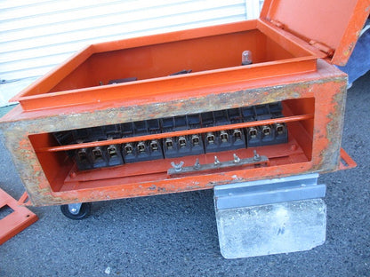 仮設用キャビネット 動力分電盤125A 鉄製 オレンジ(ジャンク品) GB-123EA他