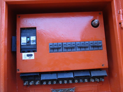 仮設用キャビネット 動力分電盤125A 鉄製 オレンジ(ジャンク品) GB-123EA他