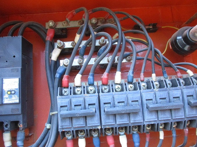 仮設用キャビネット 動力分電盤125A 鉄製 オレンジ(ジャンク品) GB-123EA他