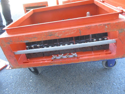 仮設用キャビネット 動力分電盤125A 鉄製 オレンジ(ジャンク品) GB-123EA他