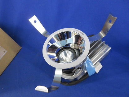 LEDダウンライトφ75(電源ユニット別売)(シルバー)(撮影のため開梱) NYYH73221