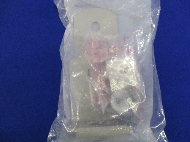 斜め吊り金具(3個入)(新品未開封) QRFH1
