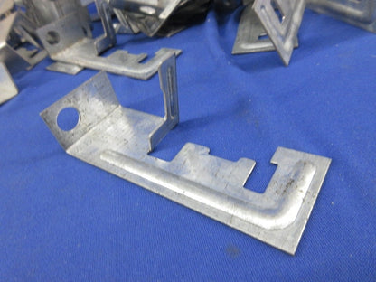 野ぶち受け材吊り金具(50個入)傷・汚れ有 TFH-1-10