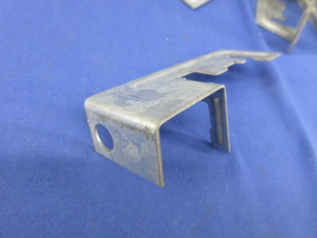 野ぶち受け材吊り金具(50個入)傷・汚れ有 TFH-1-10