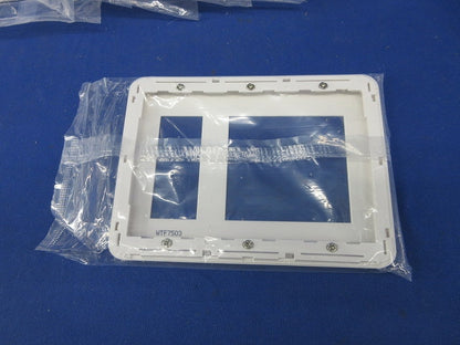 コンセントプレート(7枚入)(ホワイト)(新品未開封) WTF7503