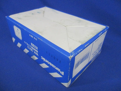 接地角型コンセント 10個入 WK3012-10