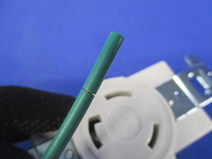 医療施設用配線器具 引掛埋込コンセント 接地リード線付 商用電源回路用 白 接地2P 30A MH2878WW-1