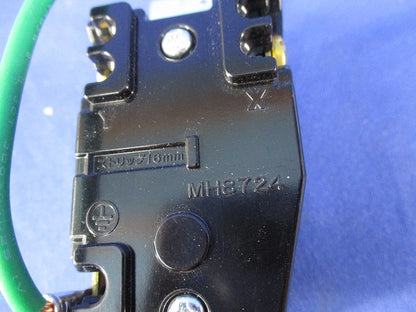 接地引掛埋込コンセント 20A250V MH8724