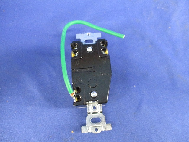 接地引掛埋込コンセント 20A250V MH8724