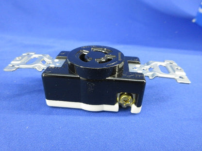 引掛埋込コンセント(4個入)(キズ・汚れ有) WF2315K