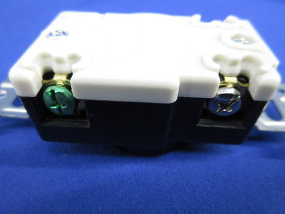 引掛埋込コンセント(4個入)(キズ・汚れ有) WF2315K