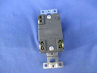 接地形2P20A125V埋込コンセント 3210-L5