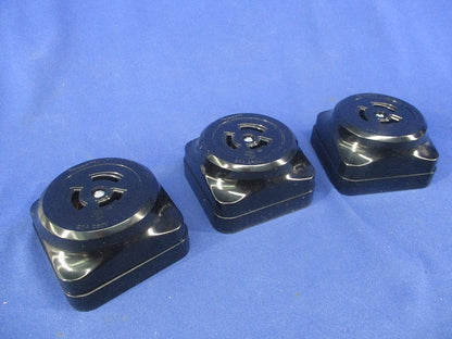 3P20A引掛露出コンセント(3個入) WK2320K