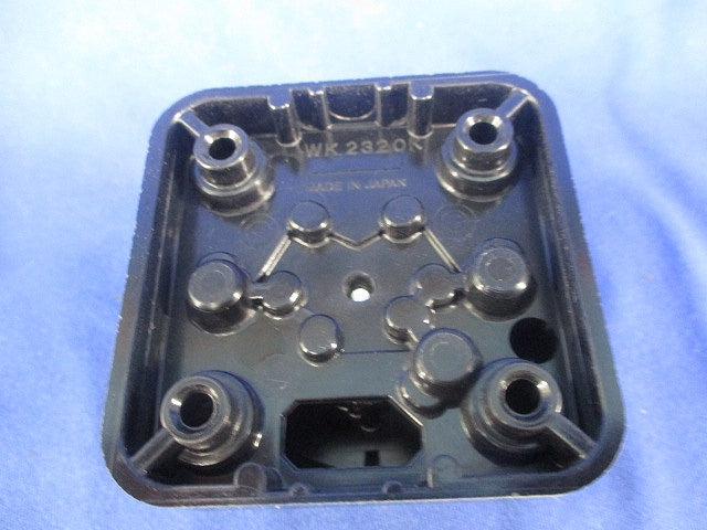 3P20A引掛露出コンセント(3個入) WK2320K